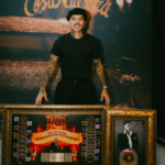 RAUW ALEJANDRO CONVIERTE EL PALACIO DE LOS DEPORTES EN EL EPICENTRO DEL POP LATINO.