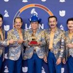 LOS TIGRES DEL NORTE CELEBRAN DOBLE TRIUNFO EN LOS LATIN GRAMMY 2025.