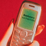 JUAN PALAU & KIÑO SE UNEN EN «BOMBONERA», UNA CUMBIA QUE NO ACEPTA EXCUSAS EN EL AMOR.