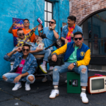 Zafarrancho presenta Melos Pal Ruedo, una oda festiva al fútbol y la cultura popular colombiana.