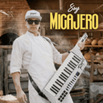 RAYMIX Y GOMITA UNEN FUERZAS PARA EL EMOCIONANTE VÍDEO OFICIAL DE «SOY MIGAJERO»
