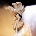 KENIA OS estrena “TÚ Y YO X SIEMPRE” una canción dedicada al amor.