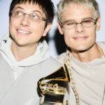 CA7RIEL Y PACO AMOROSO GANAN UN GRAMMY® 2026 POR MEJOR ÁLBUM DE ROCK LATINO O ALTERNATIVO CON PAPOTA.