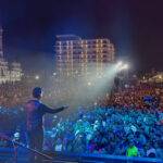 CHRISTIAN NODAL BRILLA POR SU TALENTO EN EL CARNAVAL DE VERACRUZ CON UNA PRESENTACIÓN MEMORABLE.