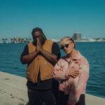 Senzione presenta “Ahí es”, una canción que busca provocar y conectar con la noche.