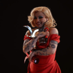 MON LAFERTE se lleva la Gaviota de Platino