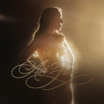 MAJO AGUILAR RINDE HOMENAJE A JUAN GABRIEL CON UNA EMOTIVA VERSIÓN DE «ASÍ FUE»