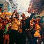 MANUEL TURIZO Y MALUMA HACEN UN HOMENAJE MUSICAL A COLOMBIA CON “APAMBICHAO”.