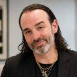 El productor Dr Diubell expande su impacto global apoyando artistas emergentes.
