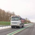 El alza del combustible y su efecto en la rentabilidad de las flotas de transporte pesado.