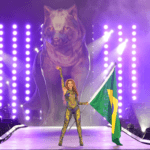 SHAKIRA SE PRESENTA ANTE 2 MILLONES DE PERSONA EN «TODO MUNDO NO RIO» EN RÍO DE JANEIRO.