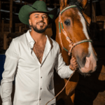 ALEXIS CORTÉS PRESENTA “SE VINO A BEBER”, UNA HISTORIA DE DESPECHO, FIESTA Y VERDADES SIN FILTRO