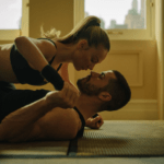 Prime Video revela el adelanto oficial de Enfrentados: Marfil, protagonizada por Ester Expósito y Hugo Diego García