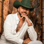 ALEXIS CORTÉS PRESENTA “SE VINO A BEBER”, UNA HISTORIA DE DESPECHO, FIESTA Y VERDADES SIN FILTRO