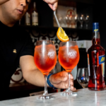 El maridaje perfecto para compartir: Aperol Spritz y cinco sabores para celebrar en Amor y Amistad