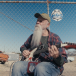 Escucha a Ricardo Arjona en formato blues con Seasick Steve