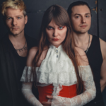 El metal: ¿debería cantarse en español?: “LA PROMESA” DE CALVA LOUISE