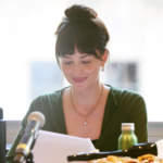 DAKOTA JOHNSON REGRESA COMO ANFITRIONA DE SNL